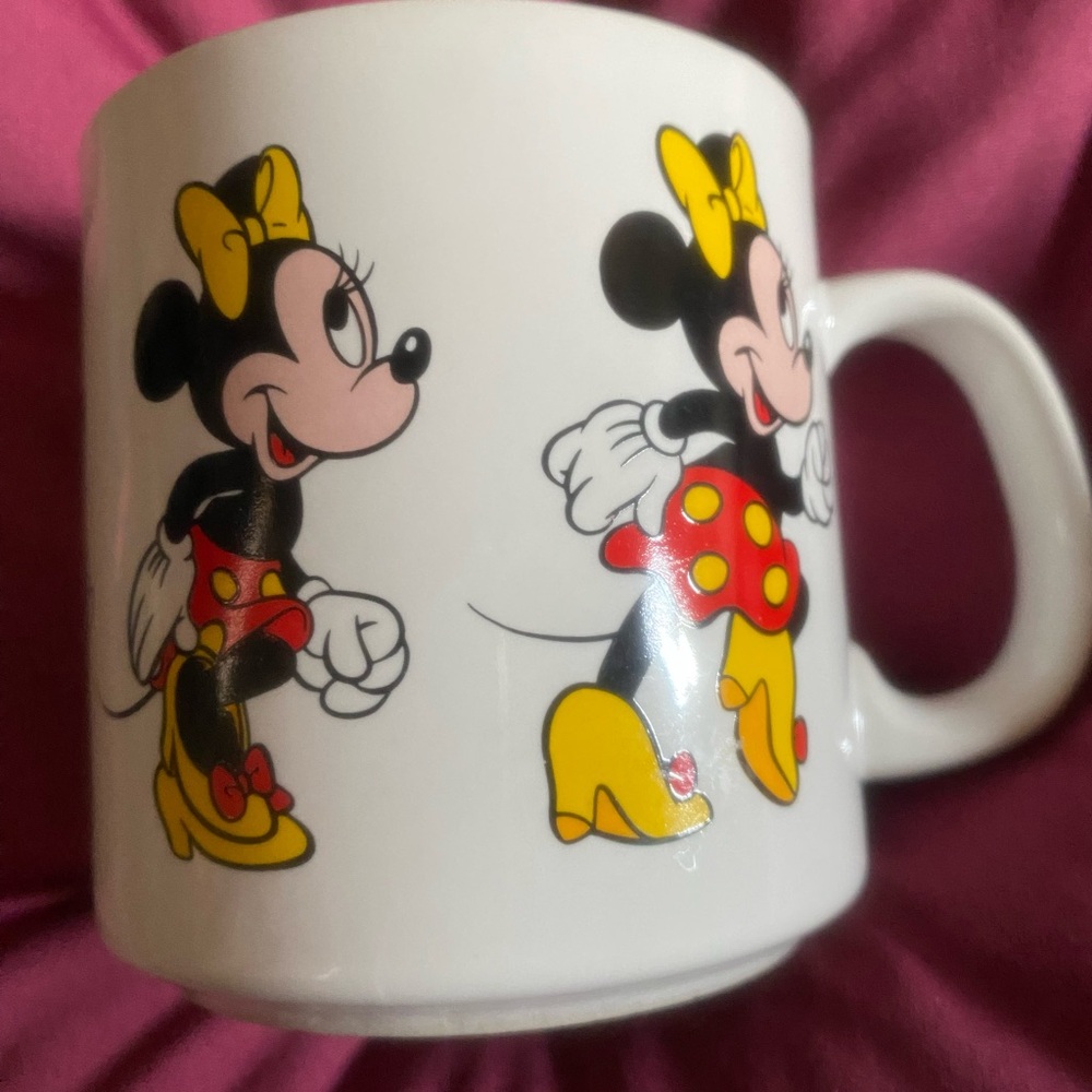 Vintage 1987 Walt Disney's Minnie Mouse Walking 12oz Coffee Mug Made in Korea
